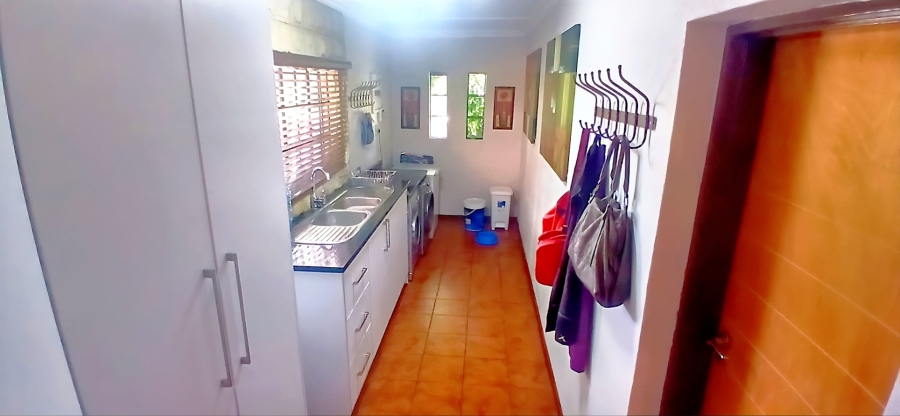 5 Bedroom Property for Sale in Langenhovenpark Free State